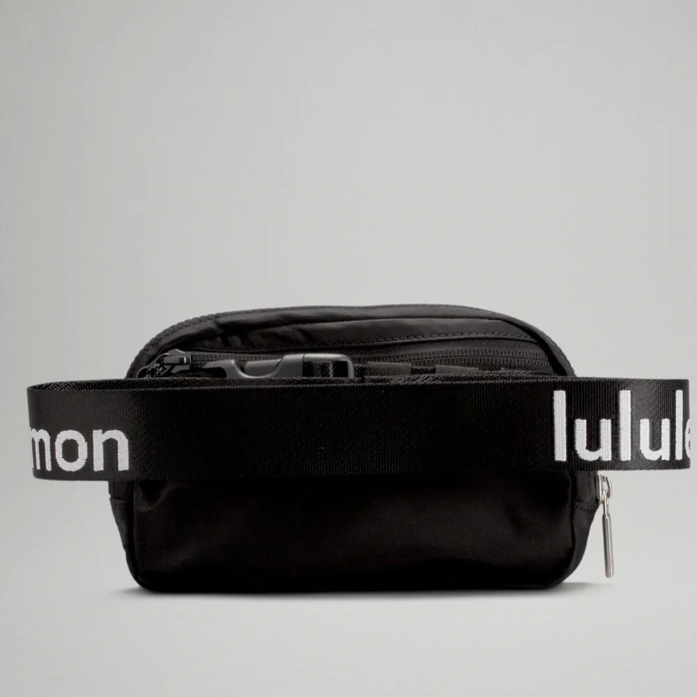NWT * Lululemon Black & White Graphic Everywhere Belt Bag